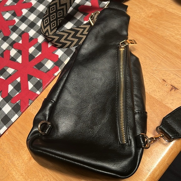 Cross body - Picture 2 of 3